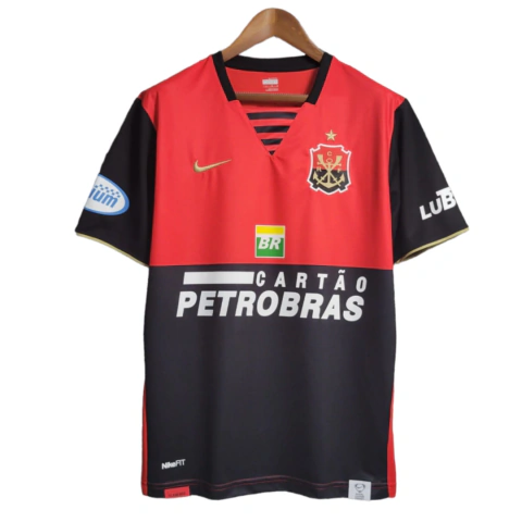 Camisa Flamengo I Retrô 07/08 Torcedor Masculina - Vermelha e preta com detalhes em dourado no escudo