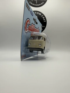Volkswagen Kombi - Escala 1/64 - Califórnia Minis - loja online