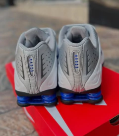 NIKE SHOX R4 |HQ1988100 - Eclypse Store