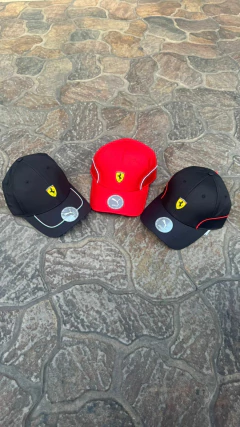 BONÉ FERRARI