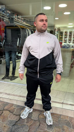 AGASALHO NIKE TRACK SUIT