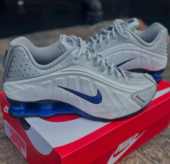 NIKE SHOX R4 |HQ1988100 - comprar online