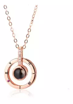 Imagen de Collar que proyecta Te Amo en 100 idiomas
