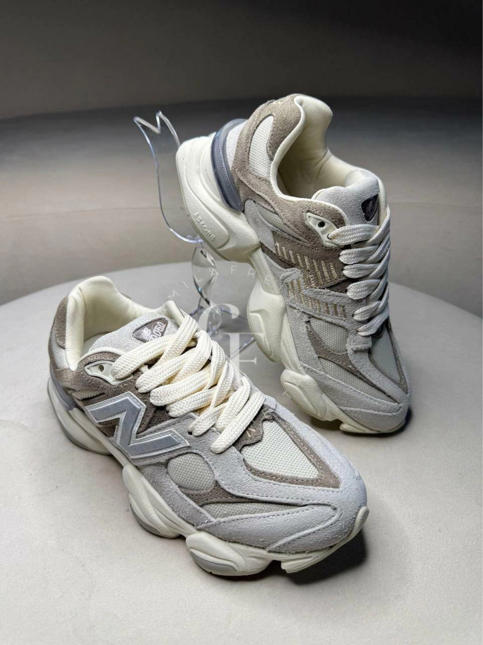 New Balance 9060 - CARAMELO