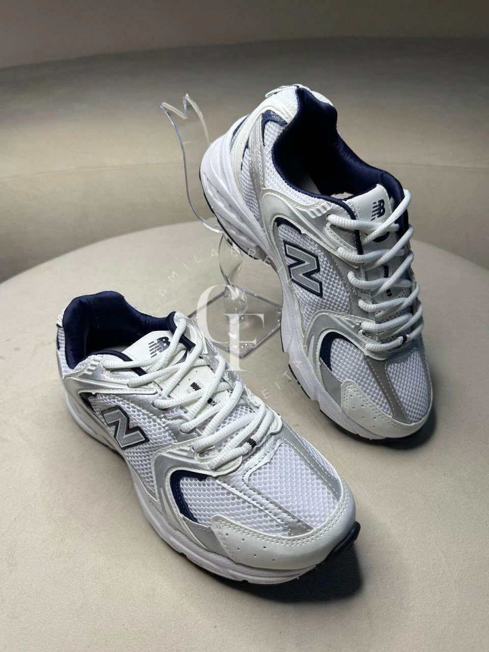 New Balance 530 - Cor Branco e Azul Marinho