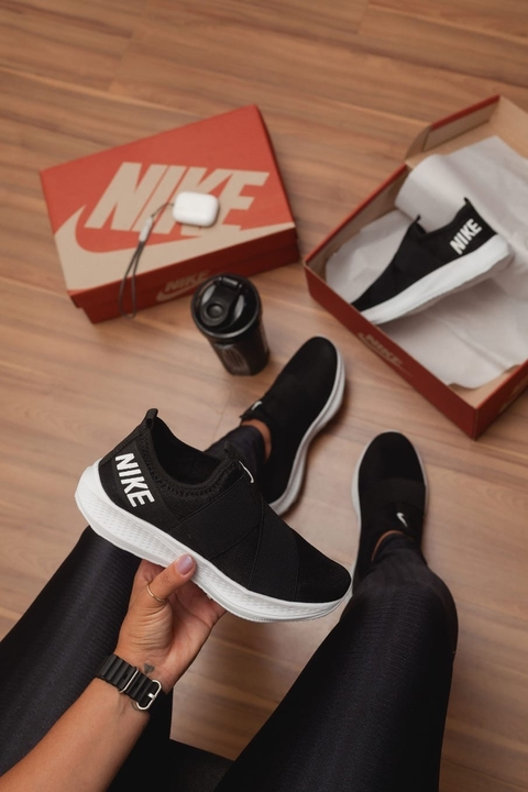 Tênis Nike Meia Feminino, Calce Fácil Cor Preto