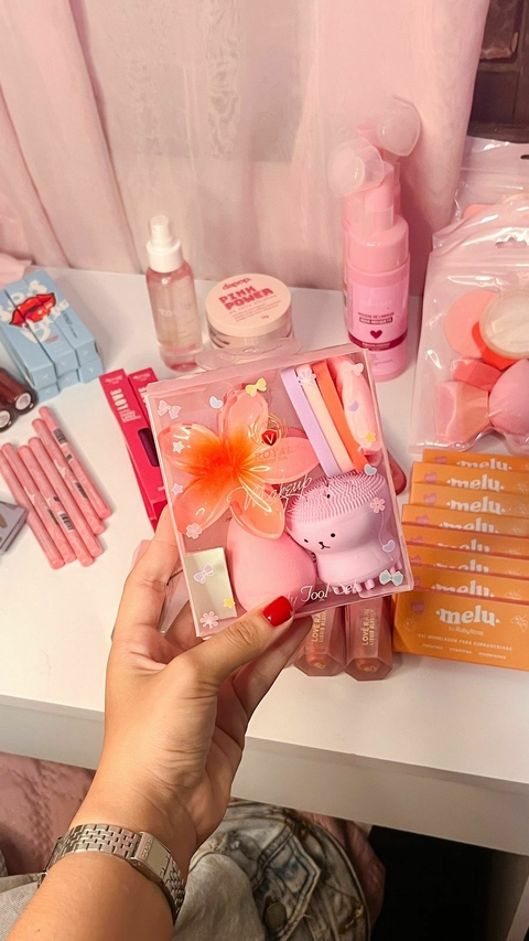 Kit com Pregadeira de Flor