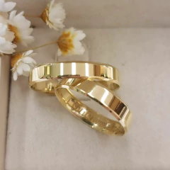 Par de Alianças chanfrado 4mm dourado