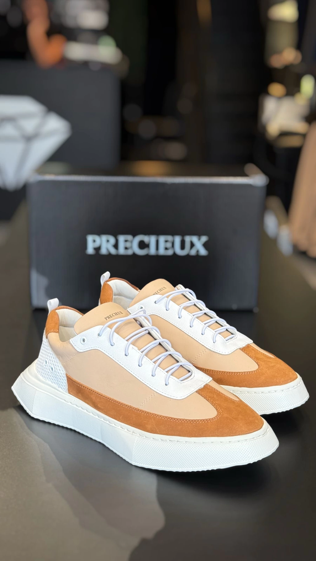 SNEAKER HOLLYWOOD MOCHIATTO MARROM CLARO E BRANCO