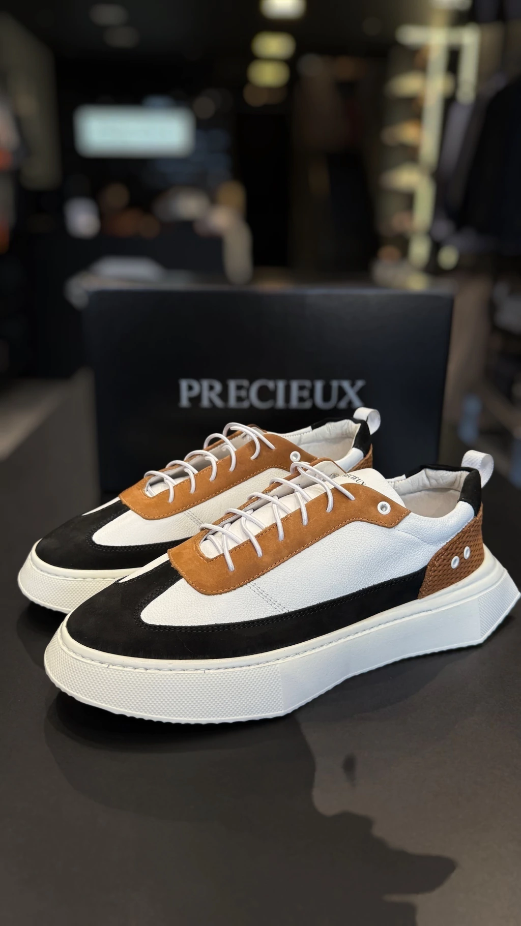 SNEAKER HOLLYWOOD MOCHIATTO MARROM BRANCO E PRETO