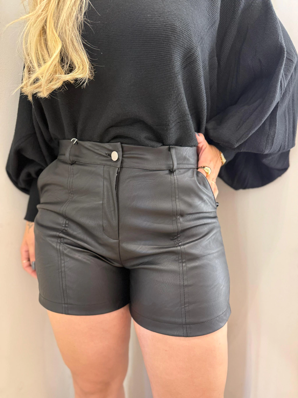 Short Bella Couro PU