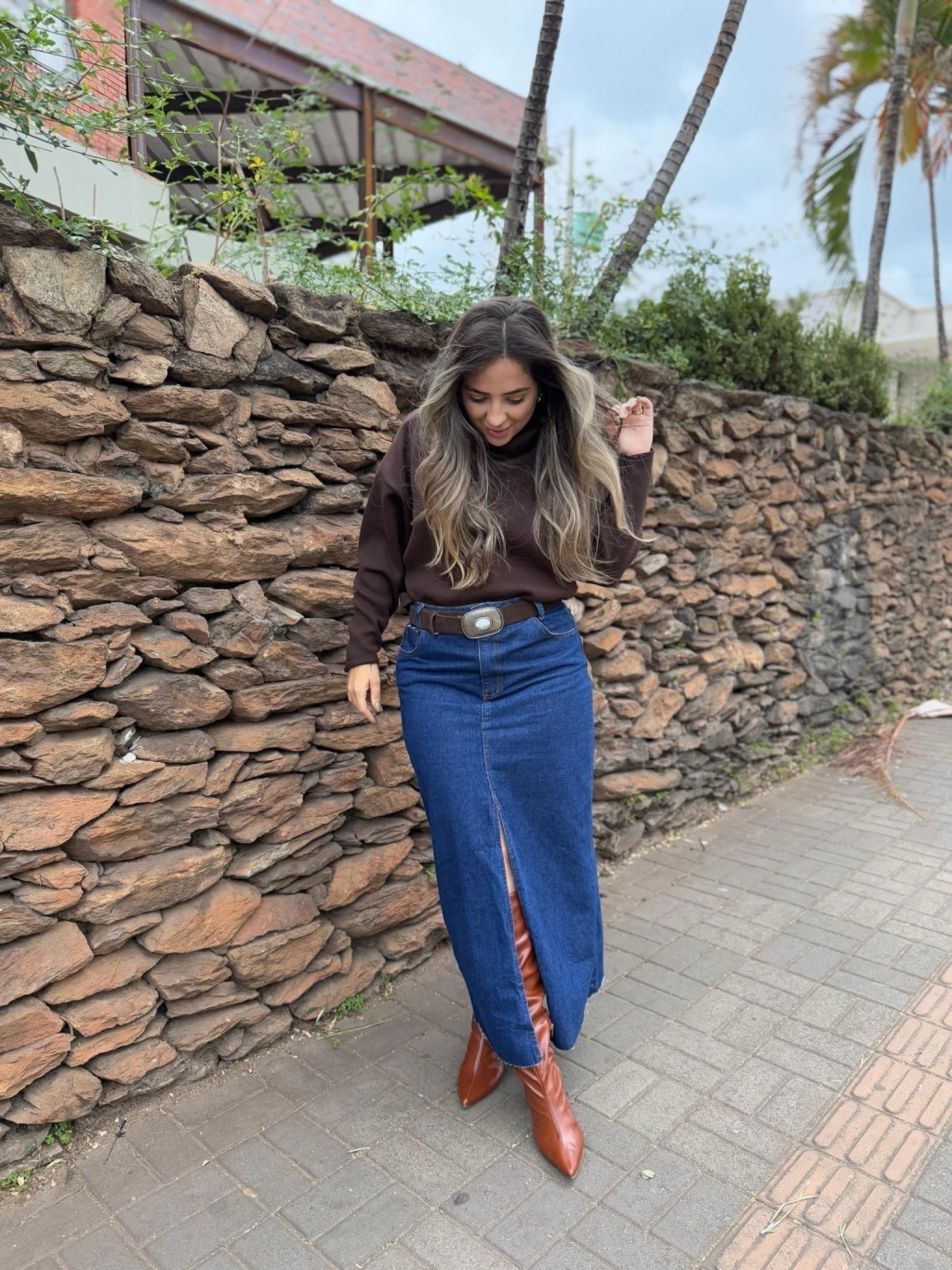 Saia Lauana Jeans Midi com Fenda Frontal – Lavagem Tradicional