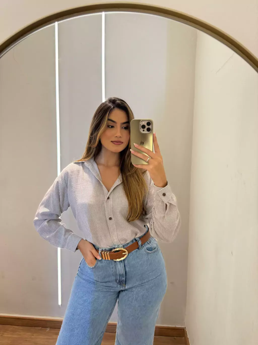 Camisa Jéssica Listrada Manga Longa em Poliéster