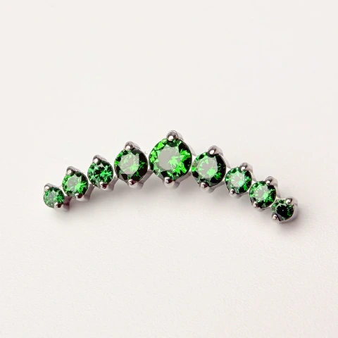 Labret cluster 9 zircônias verde - Titânio Natural