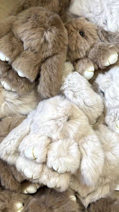 Charm conejito peludo - Loira Accesorios