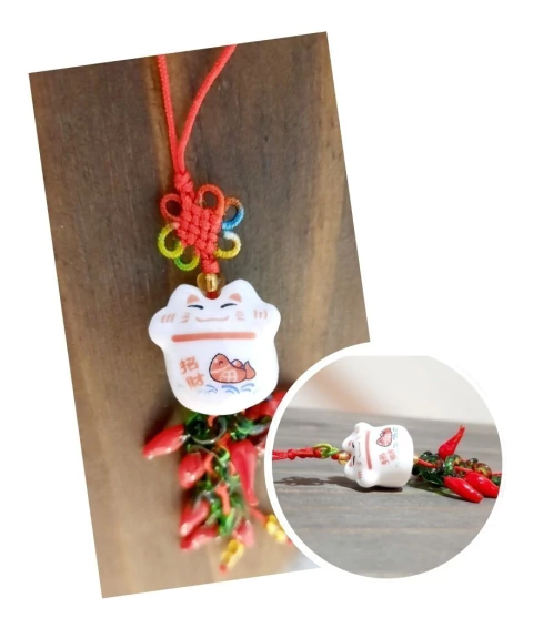 Colgante Maneki Neko Gato Fortuna Súper Simpático Único