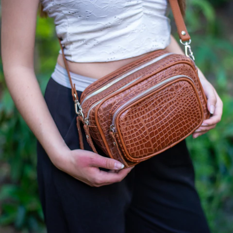 Bandolera Brunéi XL - Cuero Vacuno Curtido Vegetal, grabado Caimán - comprar online