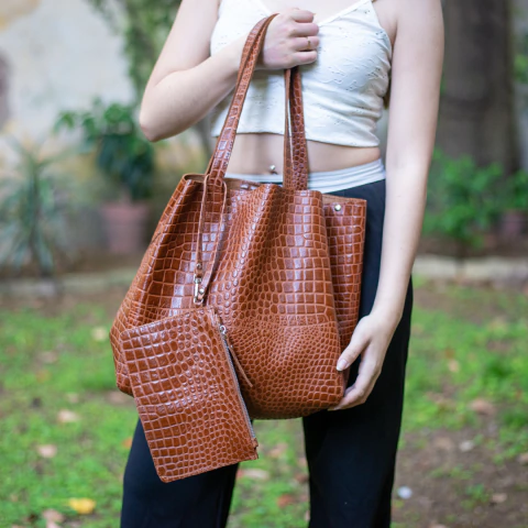 Tote Malasia - Cuero Vacuno Curtido Vegetal con grabado Caimán. - comprar online