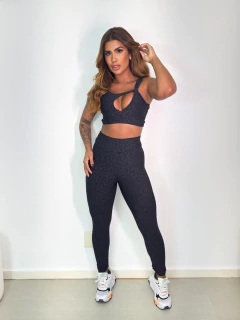 Conjunto Calça Jaguar + Top Gota na internet