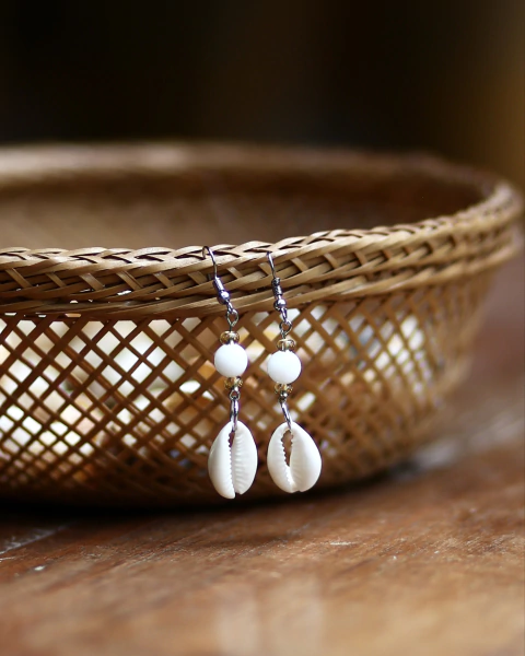 Brinco Ajé - Miçanga Grande Branca - comprar online