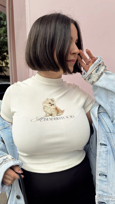 Baby tee Misunderstood - comprar online
