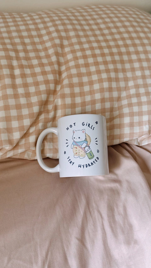 Caneca Hot Girls Stay Hydrated