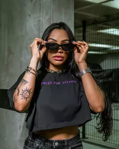 Cropped Oversized Premium - Preto/Lilás na internet