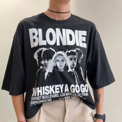 REMERA BLONDI