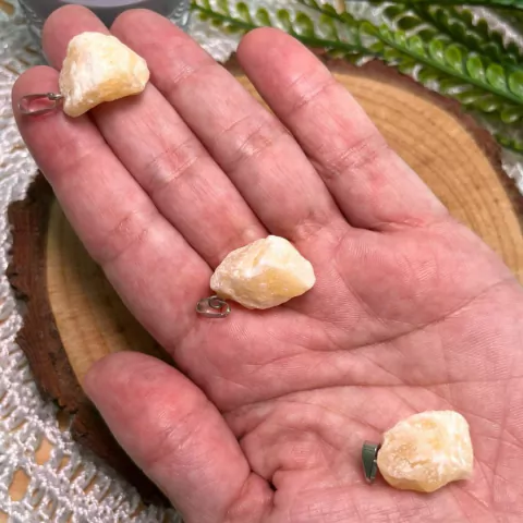 Pingente de Calcita Mel Bruta - Clareza Mental