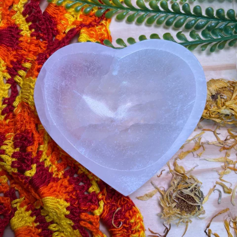 Tigela de Selenita Coração - Bowl de Selenita Natural