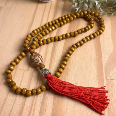 Japamala de Madeira com 108 Contas e Tassel Vermelho