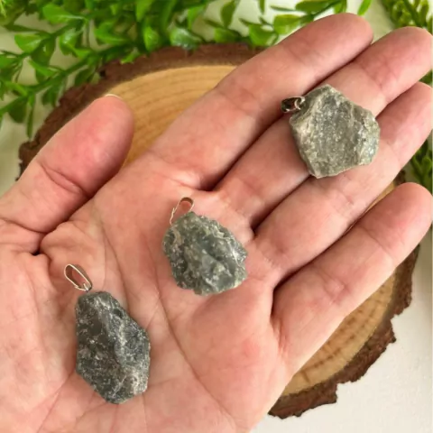 Pingente de Esmeralda Bruta - Conhecimento e Consciência