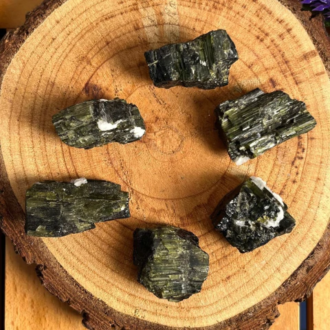 Turmalina Verde Bruta - 20 a 26 g - comprar online