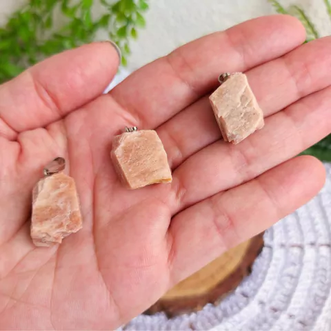 Pingente de Pedra da Lua Marroquina Bruta - Sagrado Feminino e Intuição