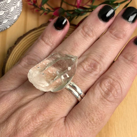 Anel de Pedra Ponta de Cristal