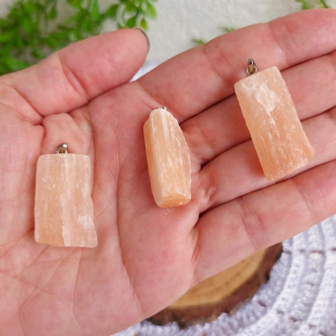 Pingente de Selenita Laranja - Movimento e Criatividade