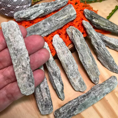 Cianita Verde - Espada do Arcanjo Rafael - Cura e Força Interior - 6,0 a 7,0 cm