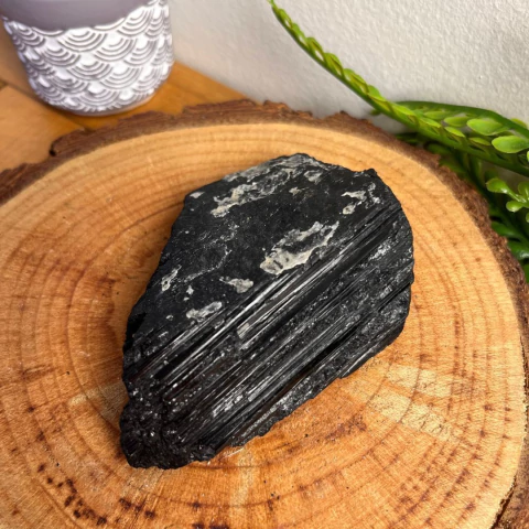 Turmalina Negra Bruta 166 g - Peça Única - comprar online