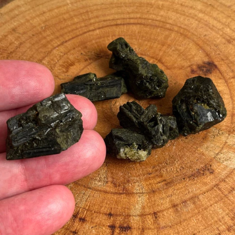 Turmalina Verde Bruta - 4 a 8 g