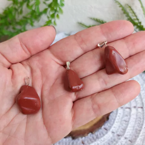 Pingente de Jaspe Vermelho Rolado - Objetividade e Realização