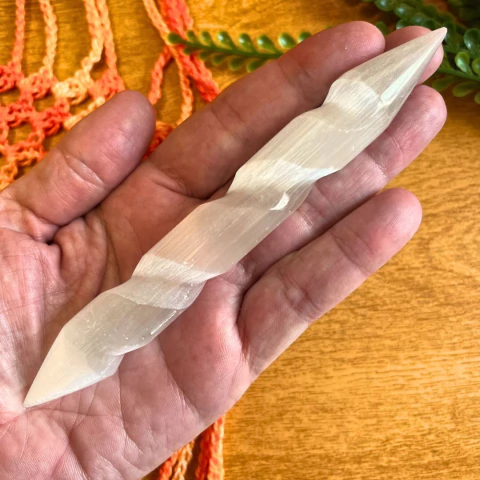 Bastão de Selenita Branca Espiral