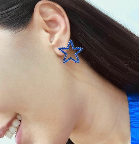 Brinco fixo estrela strass