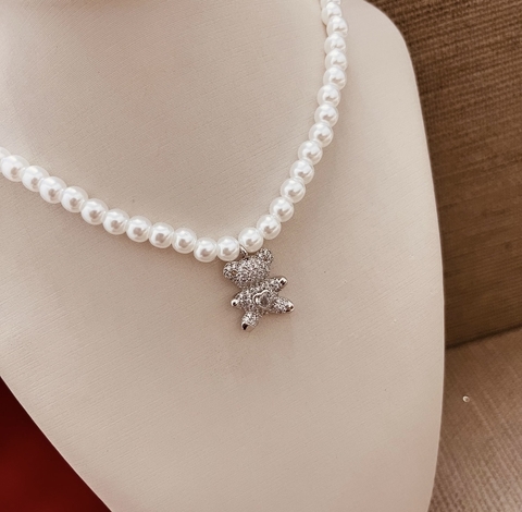 Colar pérolas com pingente urso zircônias - Rhodio - comprar online