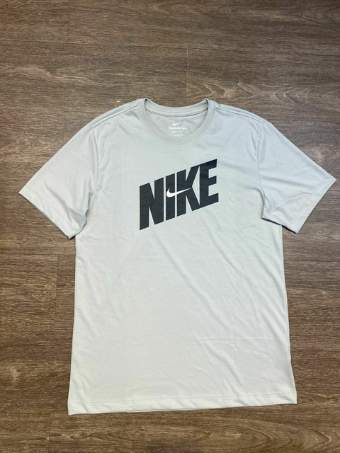 Camiseta Nike Sportswear Tee Novelty Cinza - comprar online