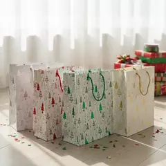 Sacola de Natal Decorada 23x18 cm com Árvores Douradas - Sorelle Artes