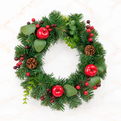 GUIRLANDA NATALINA DECORADA 30CM COM FRUTOS VERMELHOS PINHAS FOLHAGENS PARA PORTA E MESA