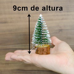 Mini Árvore de Natal Decorativa 9cm – Pinheiro com Base de Madeira para mesa, presépio e lembrancinha - loja online