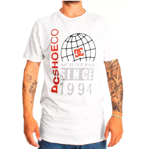 Remera Out Of Here DC - comprar online