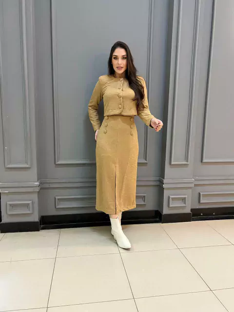 Casaco em Tweed Estilo Cropped com Fechamento em Botão Encapado | Thays Balla - comprar online