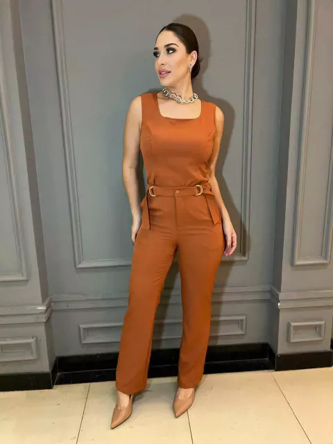 Blusa Filipina Regata Alfaiataria com Detalhe de Fenda nas Laterais | Thays Balla - comprar online